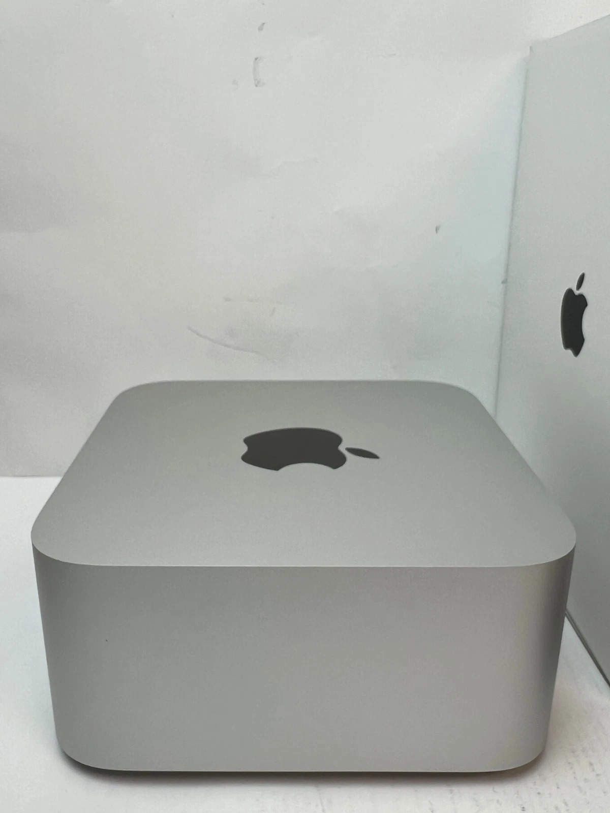 2022 Apple Mac Studio M1 Max A2615 (3.2GHz 32Core GPU 32GB RAM 512GB SSD) thumbnail 3