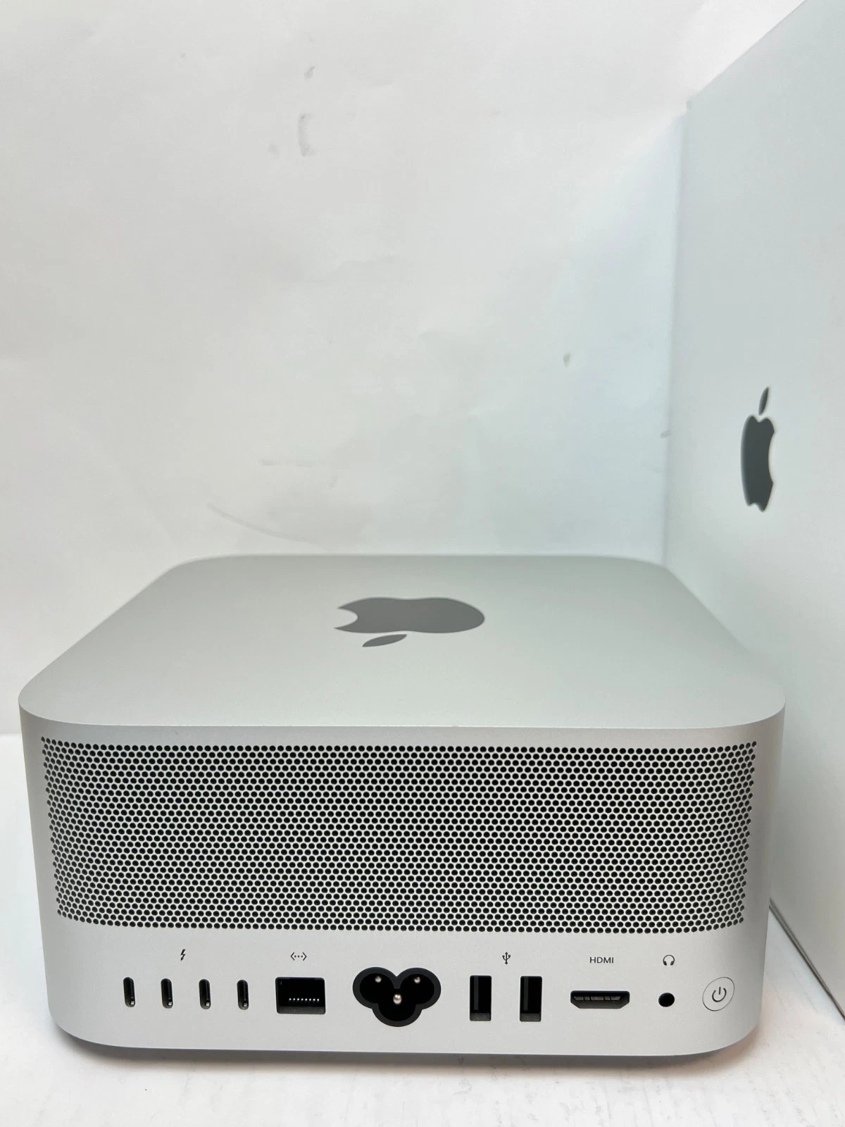 2022 Apple Mac Studio M1 Max A2615 (3.2GHz 32Core GPU 32GB RAM 512GB SSD) thumbnail 4