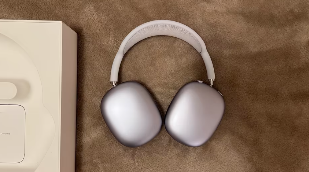 Apple AirPods Max Violet USB-C – Excellent Condition, with Original Box thumbnail 1