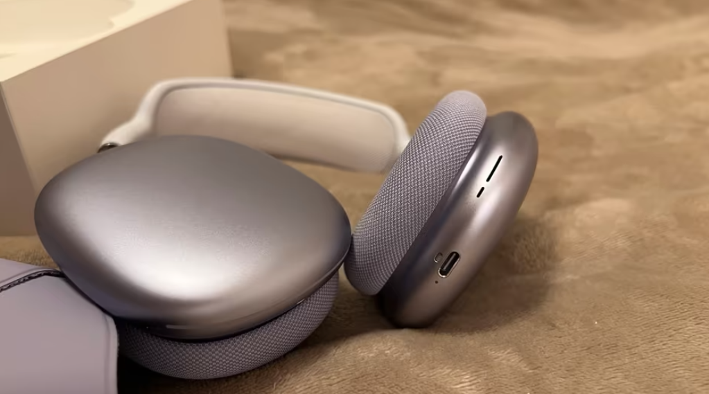 Apple AirPods Max Violet USB-C – Excellent Condition, with Original Box thumbnail 2