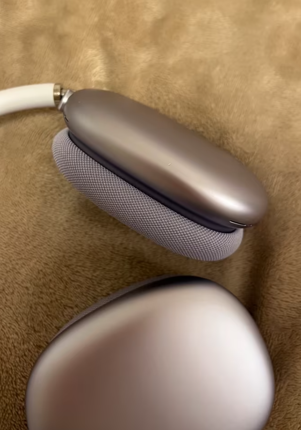 Apple AirPods Max Violet USB-C – Excellent Condition, with Original Box thumbnail 3