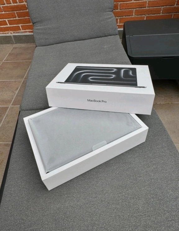 Apple MacBook Pro 14" (512GB SSD, M3, 8GB) Laptop - Space Gray - MTL73FN/A (October 2023) thumbnail 11