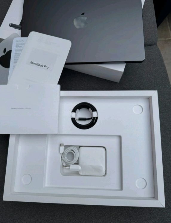 Apple MacBook Pro 14" (512GB SSD, M3, 8GB) Laptop - Space Gray - MTL73FN/A (October 2023) thumbnail 19