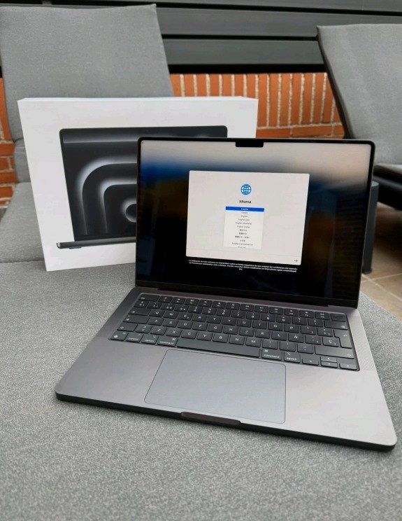 Apple MacBook Pro 14" (512GB SSD, M3, 8GB) Laptop - Space Gray - MTL73FN/A (October 2023) thumbnail 2