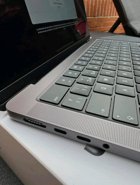 Apple MacBook Pro 14" (512GB SSD, M3, 8GB) Laptop - Space Gray - MTL73FN/A (October 2023) thumbnail 5