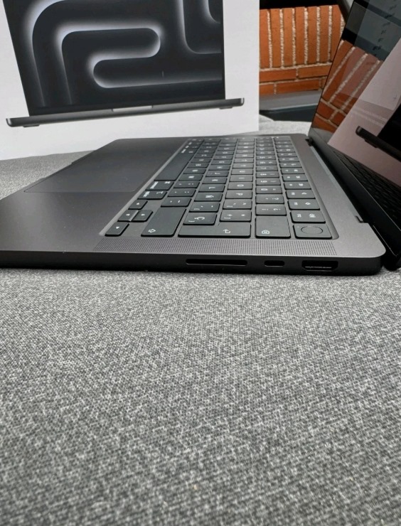 Apple MacBook Pro 14" (512GB SSD, M3, 8GB) Laptop - Space Gray - MTL73FN/A (October 2023) thumbnail 6