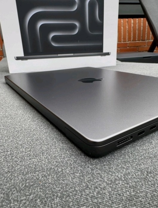 Apple MacBook Pro 14" (512GB SSD, M3, 8GB) Laptop - Space Gray - MTL73FN/A (October 2023) thumbnail 8