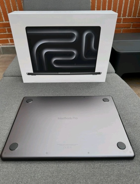 Apple MacBook Pro 14" (512GB SSD, M3, 8GB) Laptop - Space Gray - MTL73FN/A (October 2023) thumbnail 9