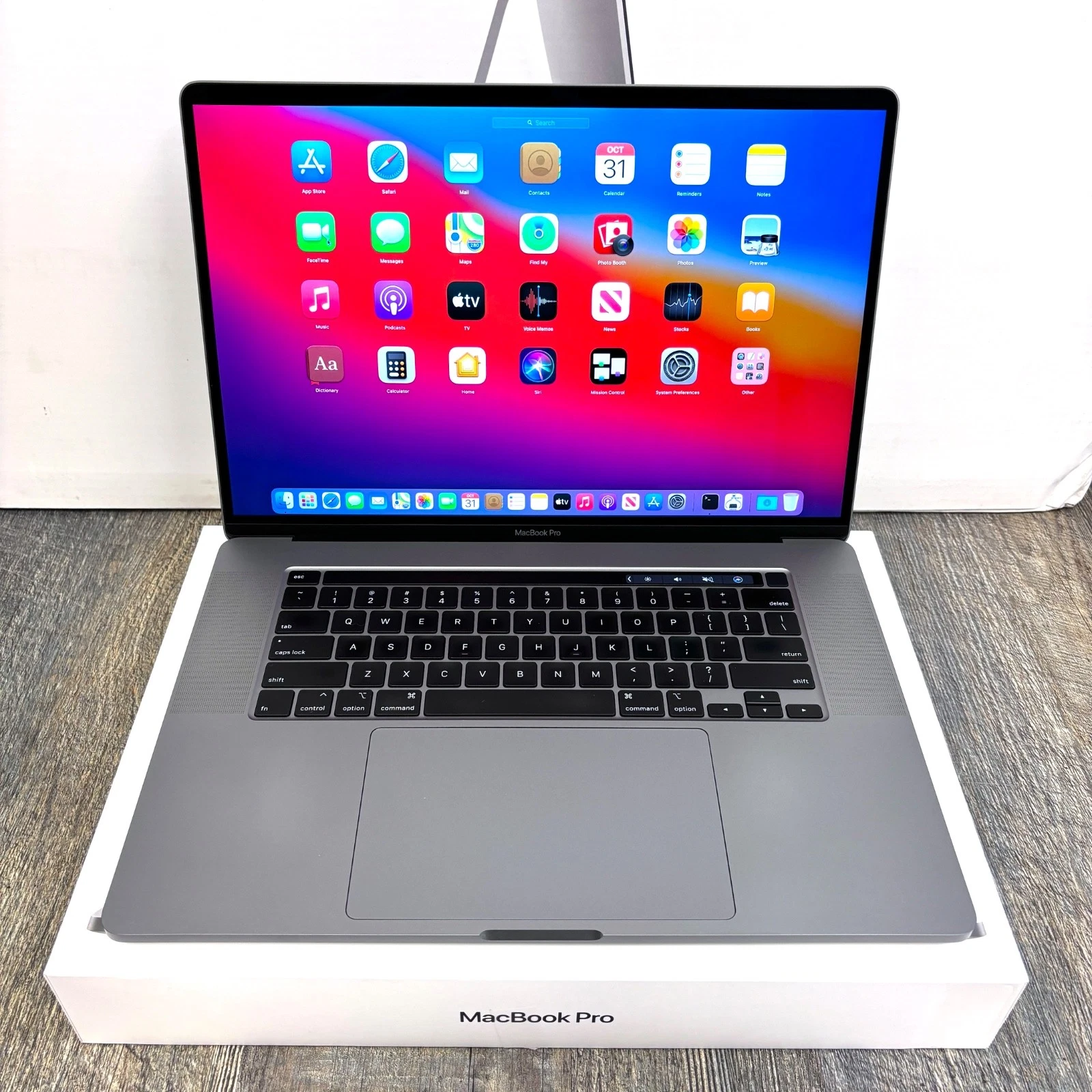 Apple 16 Inch MacBook Pro 2019/2021 Core i9 32GB RAM 1TB SSD + WARRANTY Space thumbnail 4