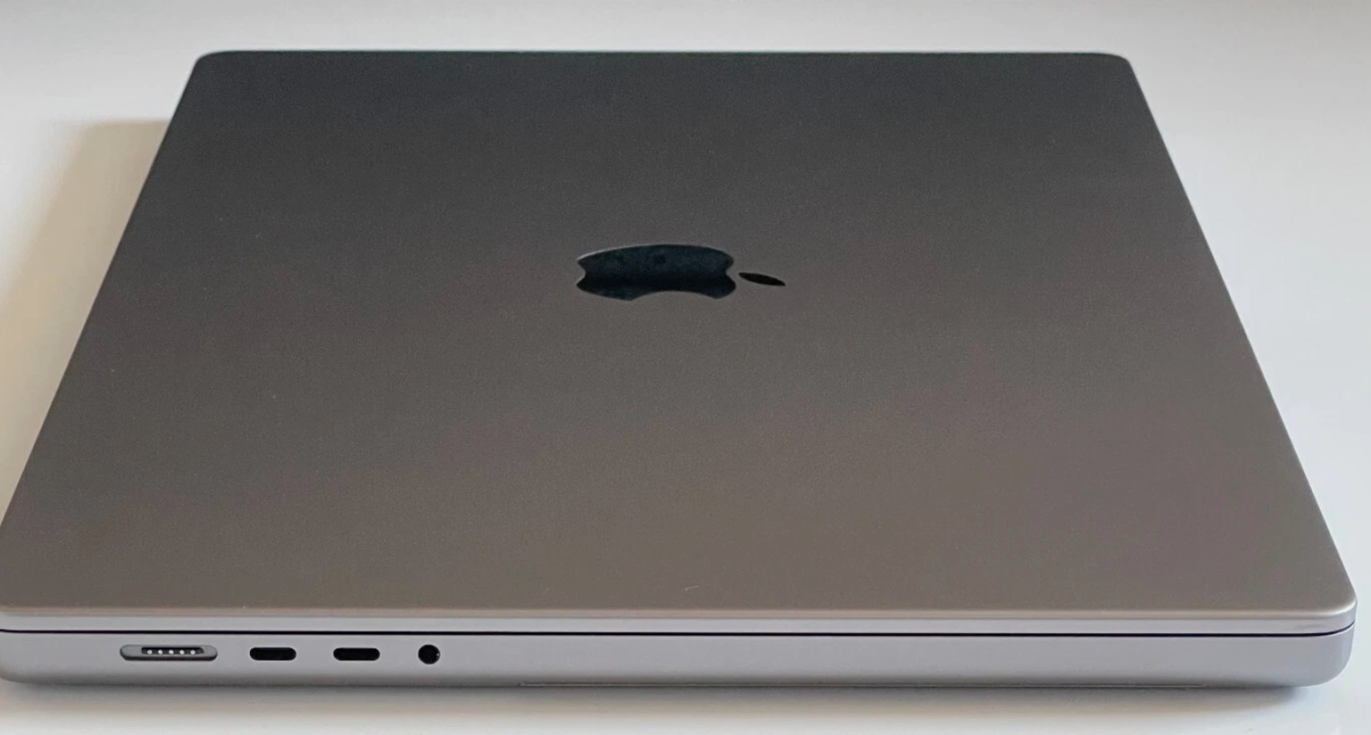 Apple MacBook Pro 16” M1 Pro -16GB RAM, 1TB SSD, Space Gray thumbnail 2