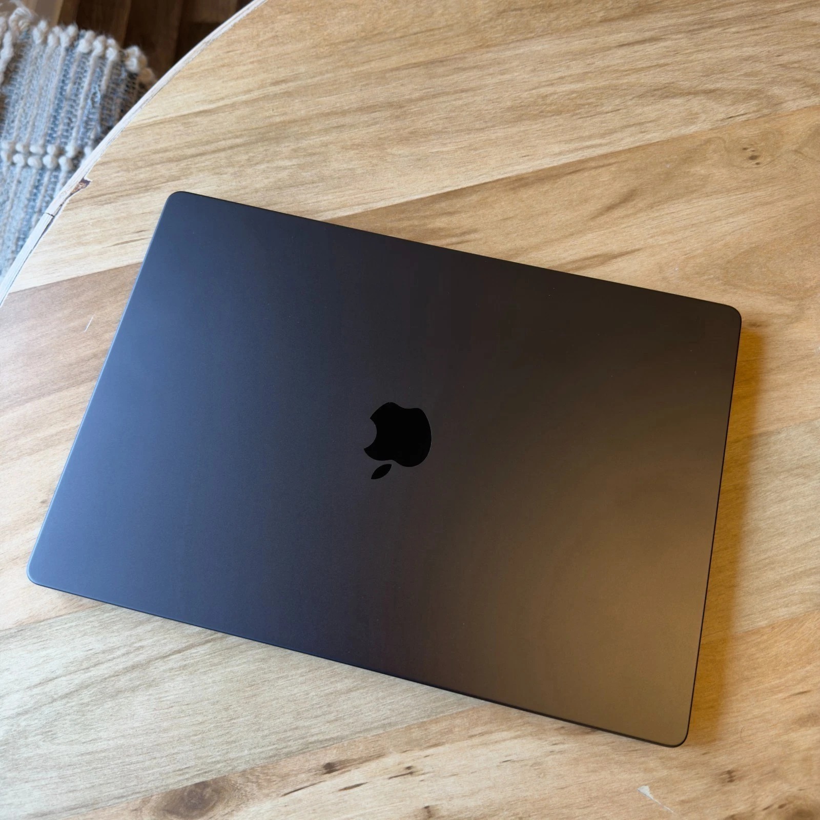 Apple MacBook Pro 16" M1 MAX 32GB 2TB 10 CPU/32 GPU Space Gray ***immaculate*** thumbnail 16