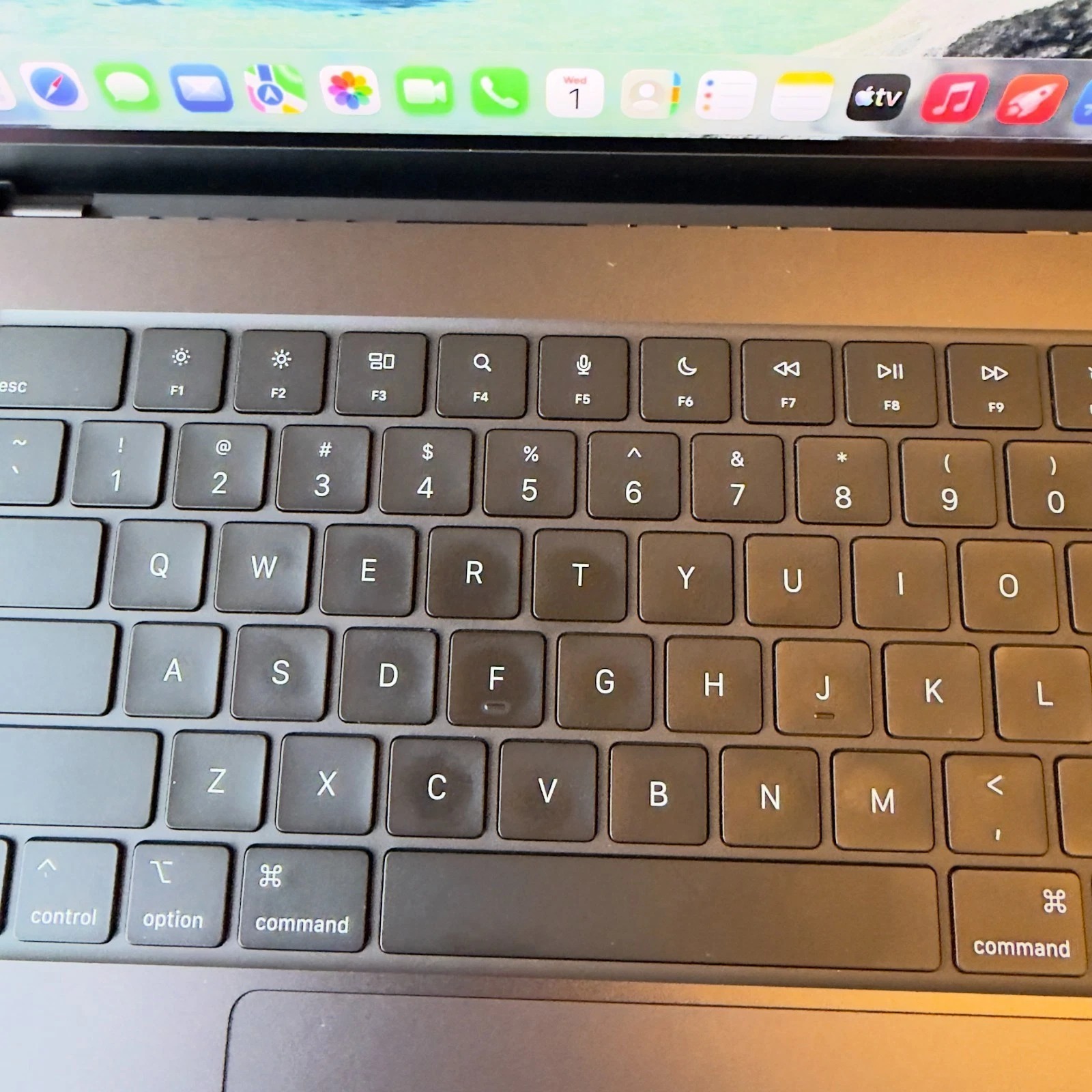 Apple MacBook Pro 16" M1 MAX 32GB 2TB 10 CPU/32 GPU Space Gray ***immaculate*** thumbnail 7