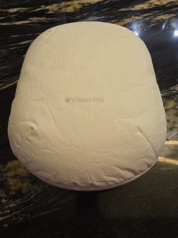 Apple Vision Pro 256GB Full Kit: Includes Travel Case & All Original Gear thumbnail 9