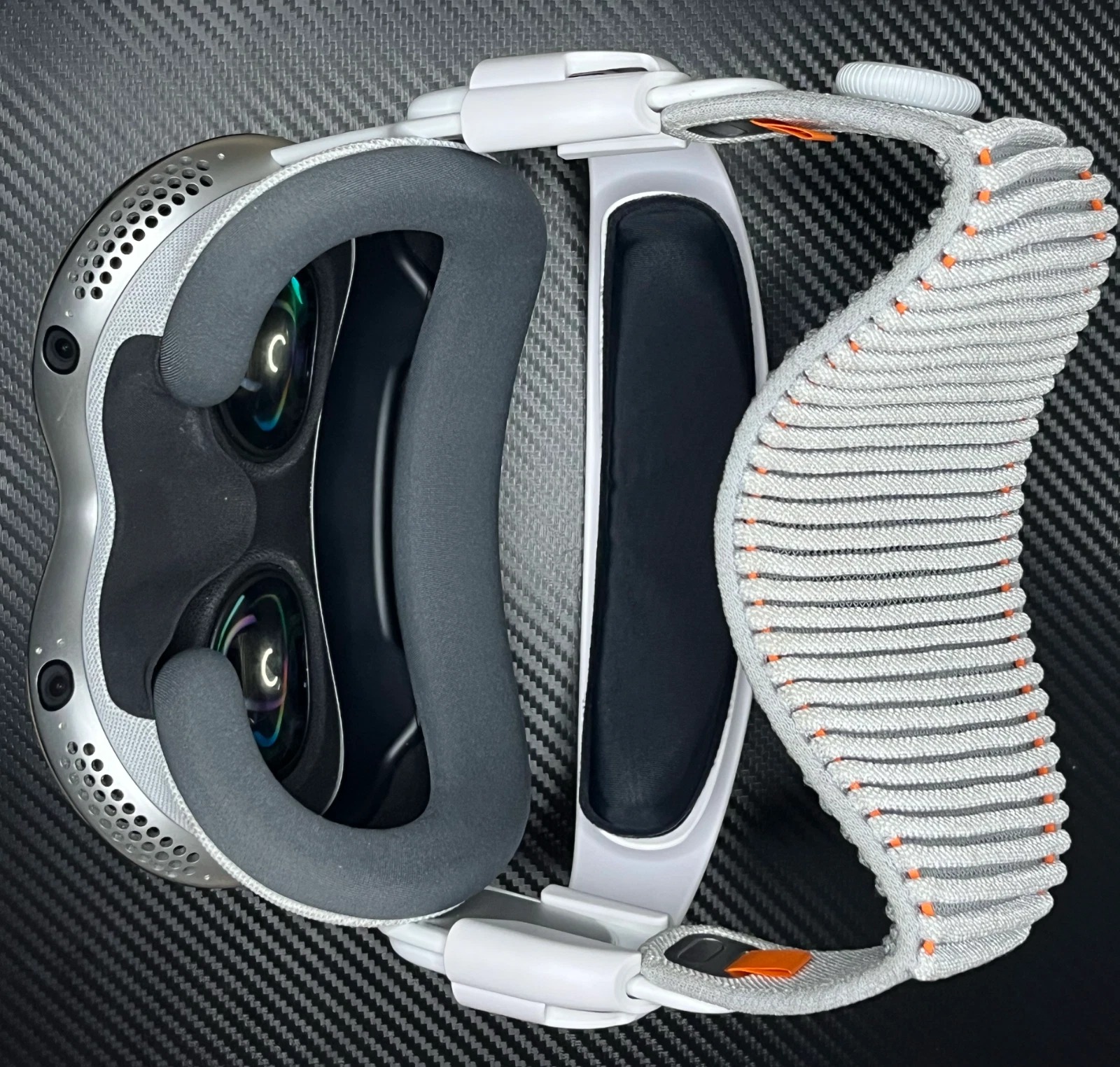 Apple Vision Pro 256GB (M2) w/ AnnaPro Headset thumbnail 1