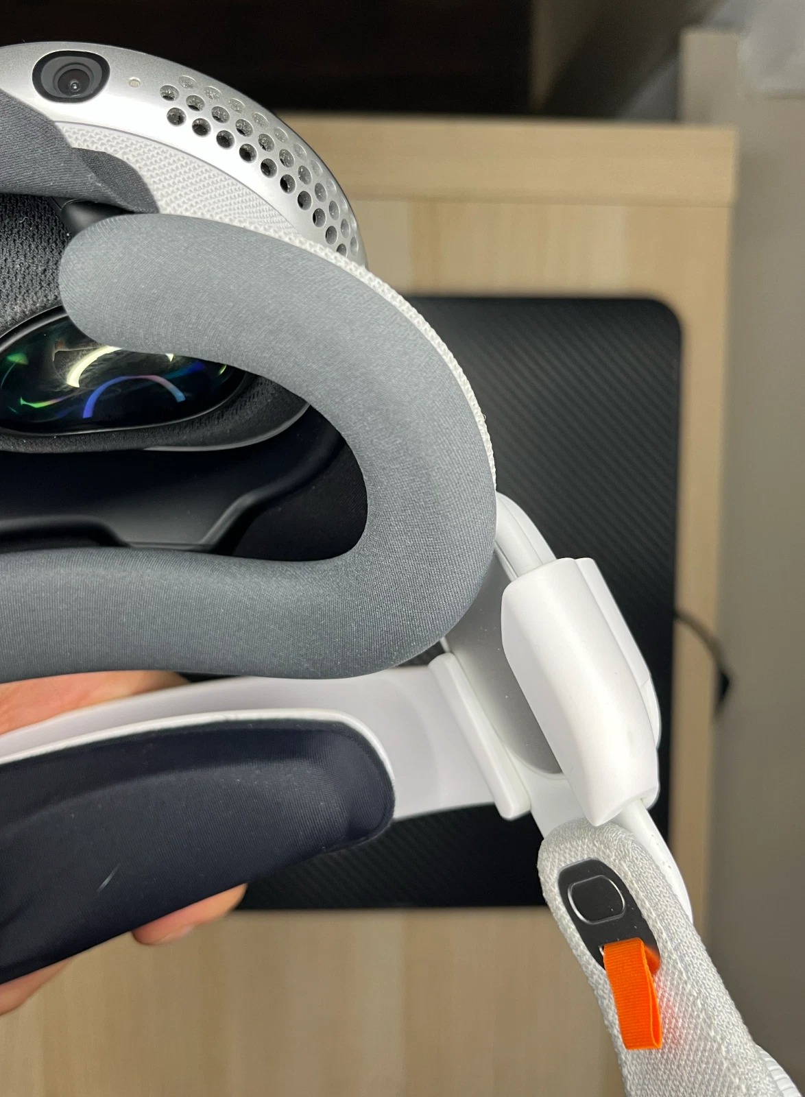 Apple Vision Pro 256GB (M2) w/ AnnaPro Headset thumbnail 10