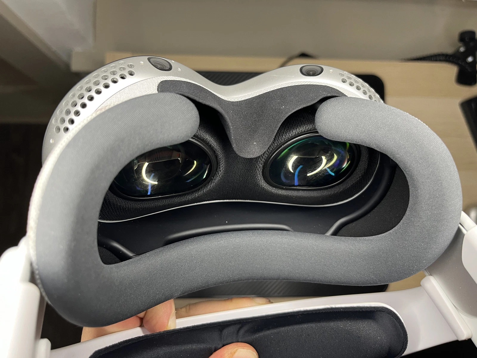 Apple Vision Pro 256GB (M2) w/ AnnaPro Headset thumbnail 2