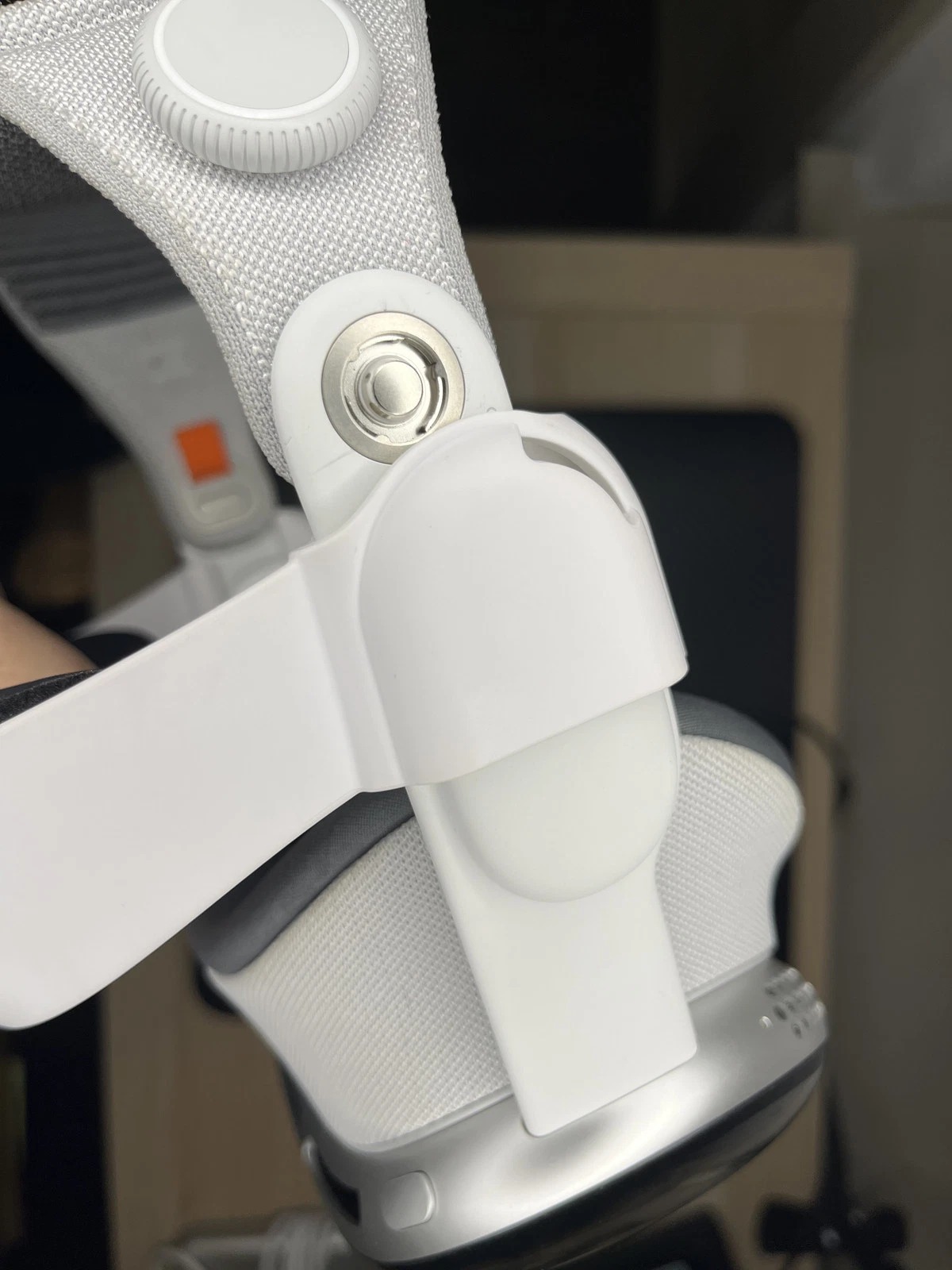 Apple Vision Pro 256GB (M2) w/ AnnaPro Headset thumbnail 5