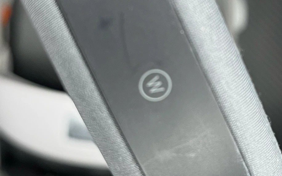 Apple Vision Pro 256GB (M2) w/ AnnaPro Headset thumbnail 8