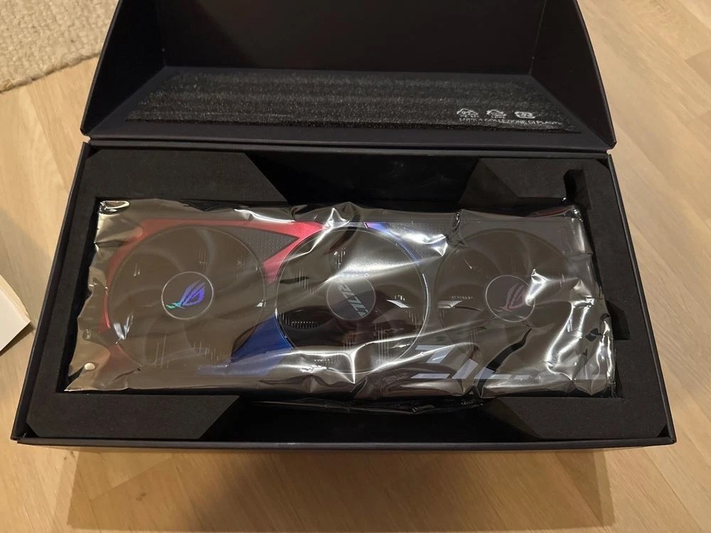 ASUS GeForce RTX 4090 Rog Strix 24GB GDDR6X Graphics Card thumbnail 3