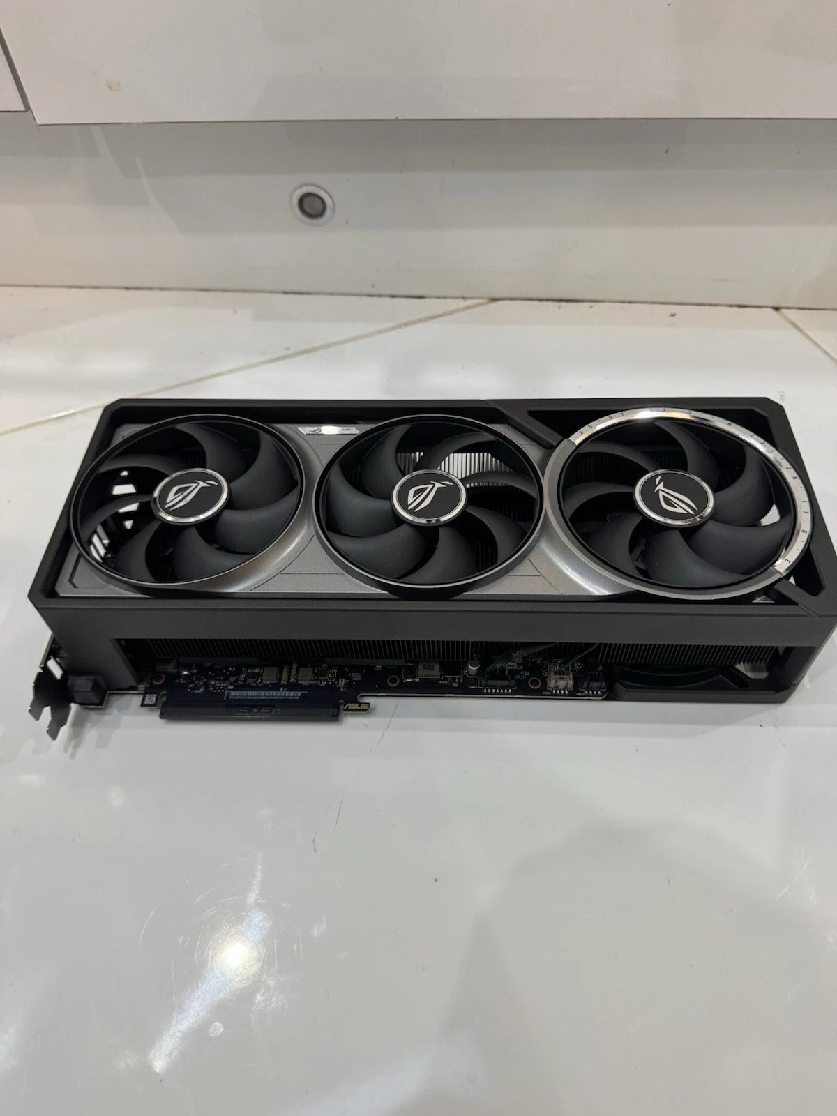 ASUS GEFORCE RTX 5090 ROG ASTRAL 32GB OC GAMING GRAPHICS CARD thumbnail 2