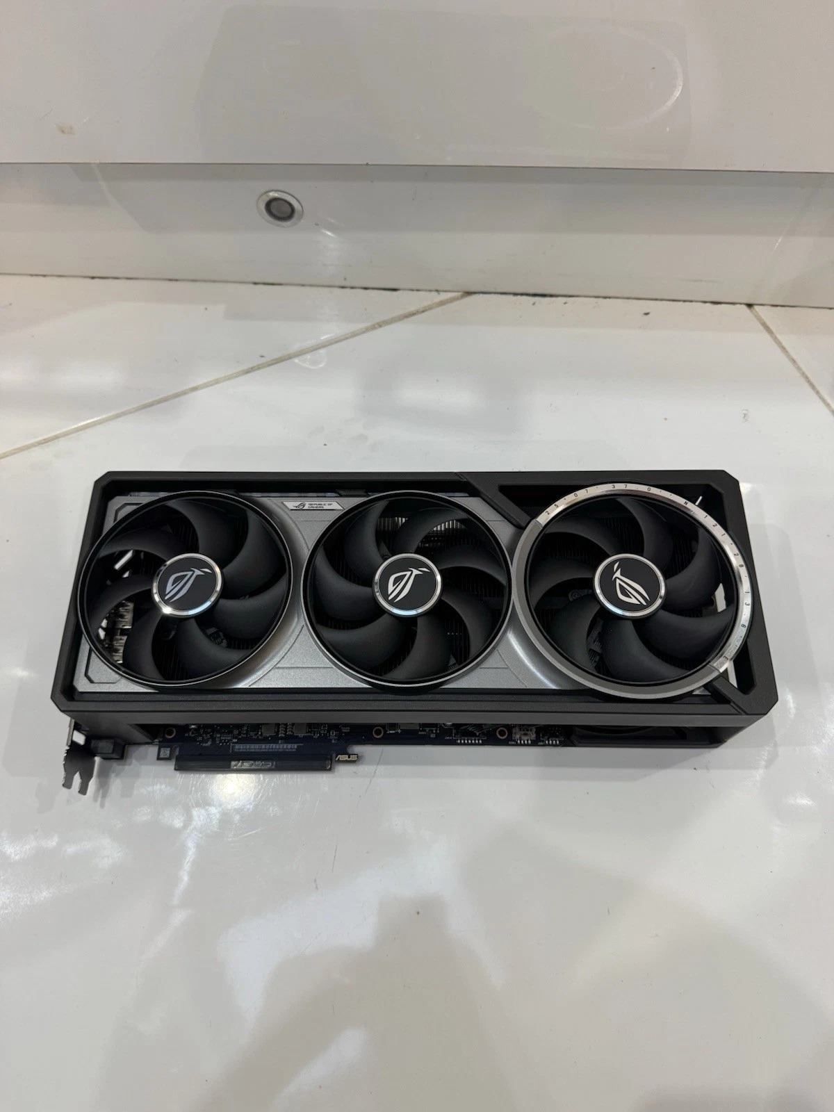 ASUS GEFORCE RTX 5090 ROG ASTRAL 32GB OC GAMING GRAPHICS CARD thumbnail 3