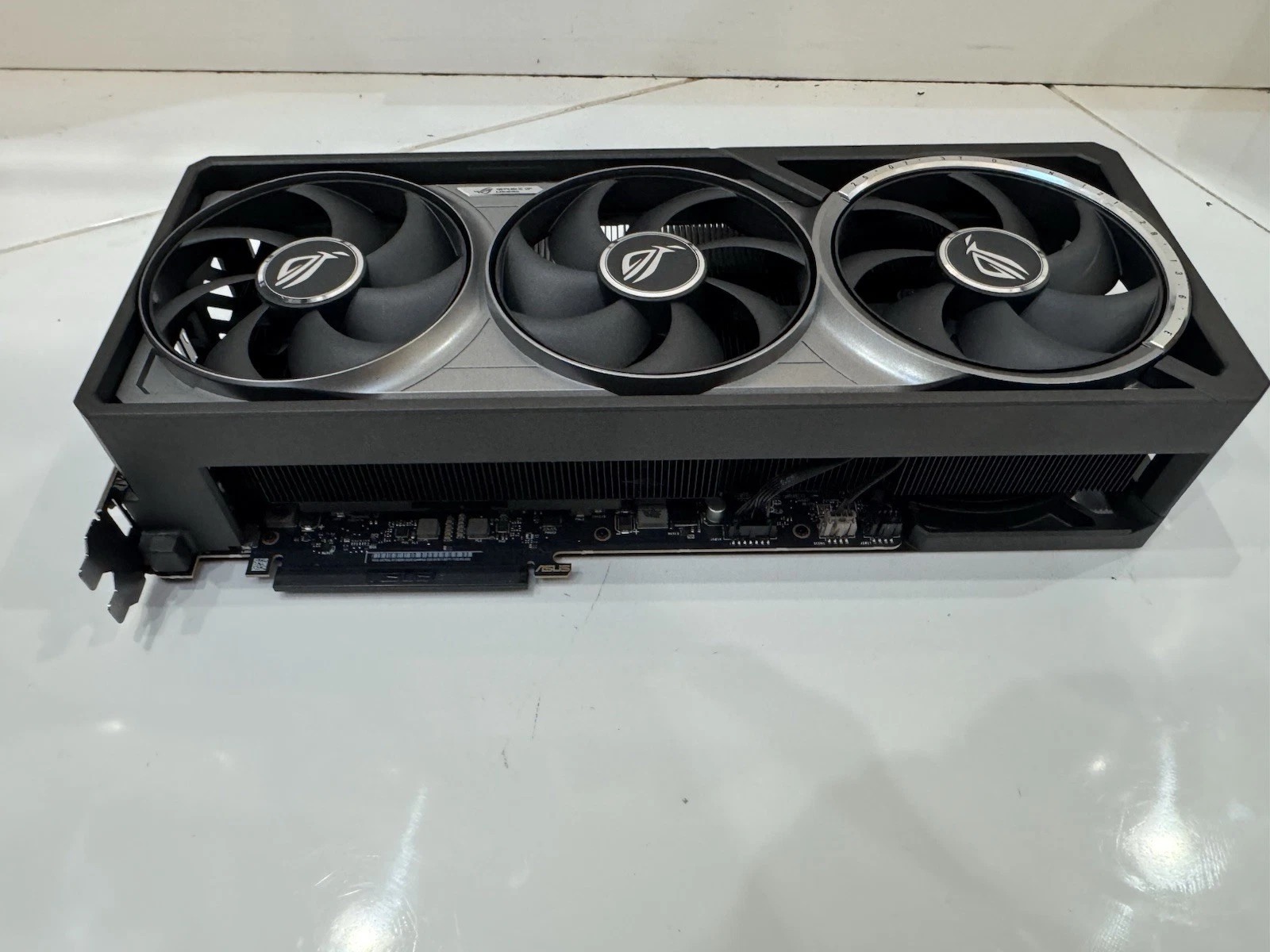 ASUS GEFORCE RTX 5090 ROG ASTRAL 32GB OC GAMING GRAPHICS CARD thumbnail 4