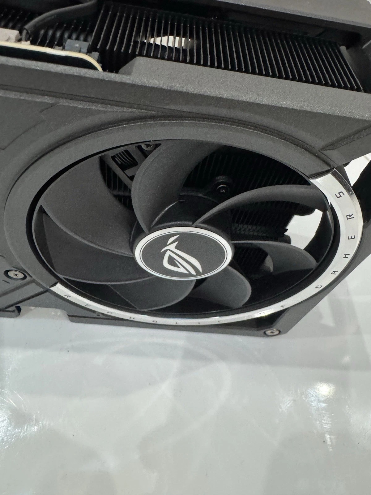 ASUS GEFORCE RTX 5090 ROG ASTRAL 32GB OC GAMING GRAPHICS CARD thumbnail 7