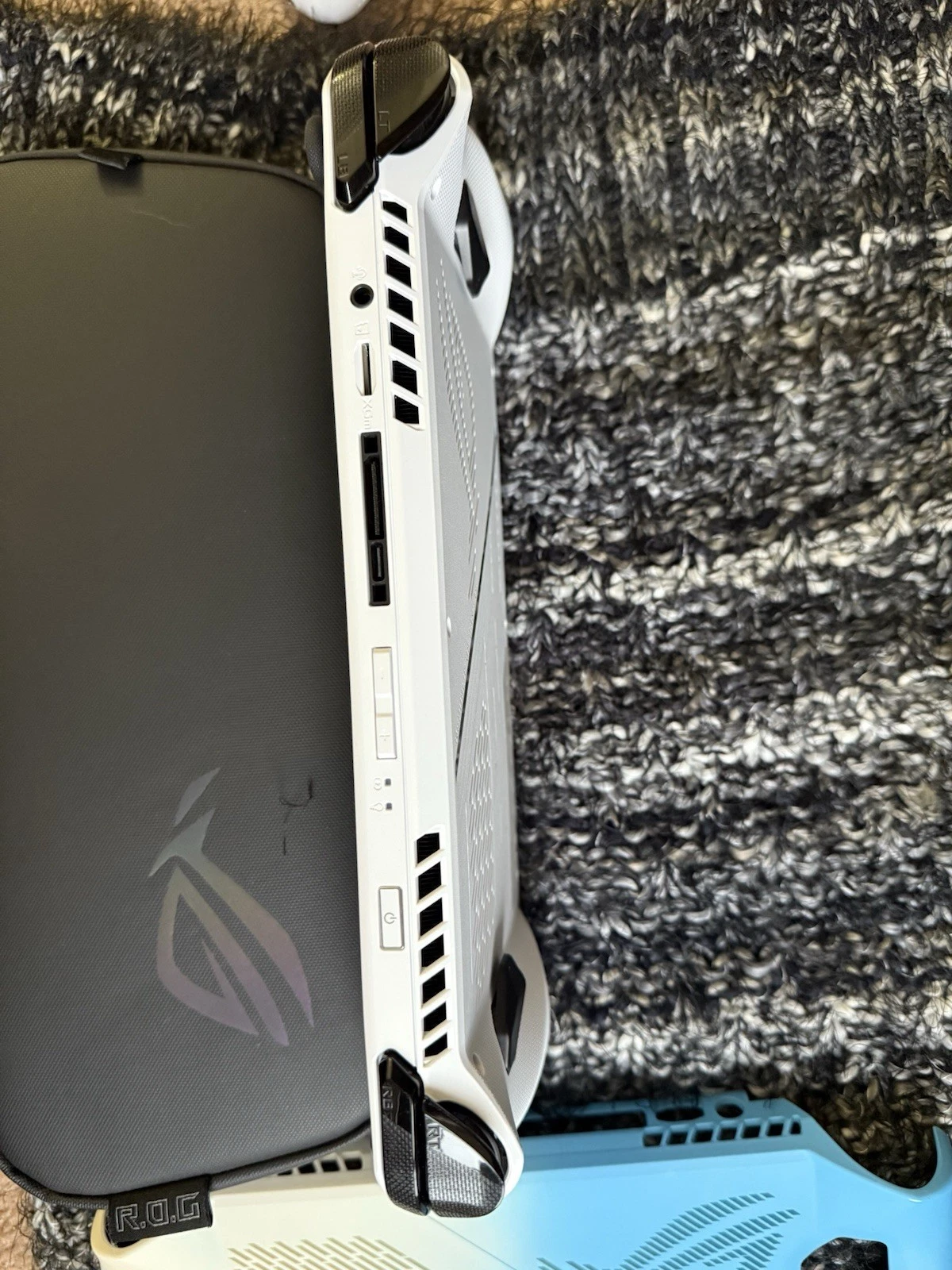 ASUS ROG Ally FHD 120Hz Handheld Gaming PC 2TB Ryzen Z1 thumbnail 11