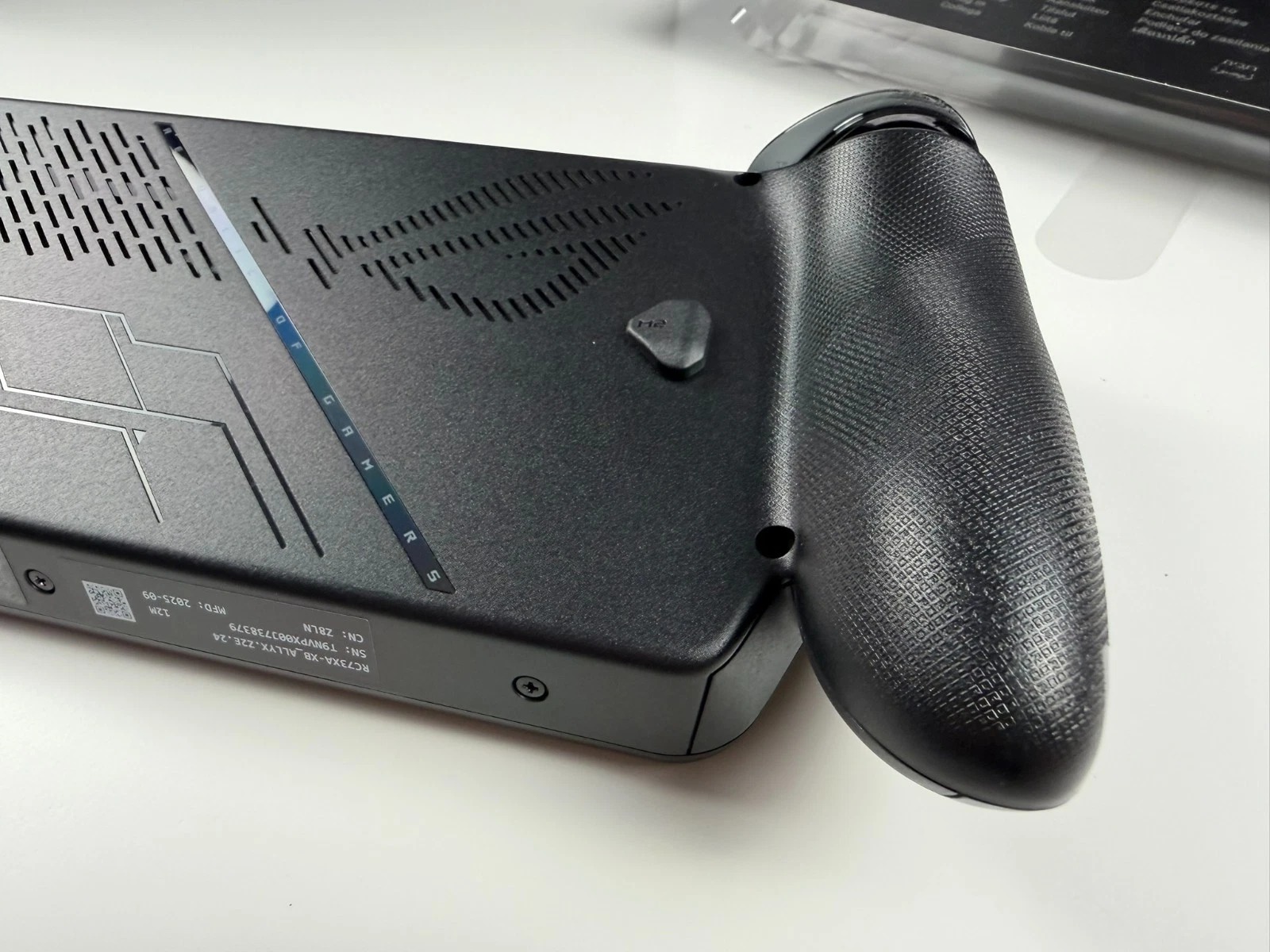 ASUS ROG Ally X Handheld Gaming Console – Z2 Extreme – 24GB RAM – 1TB Storage thumbnail 6