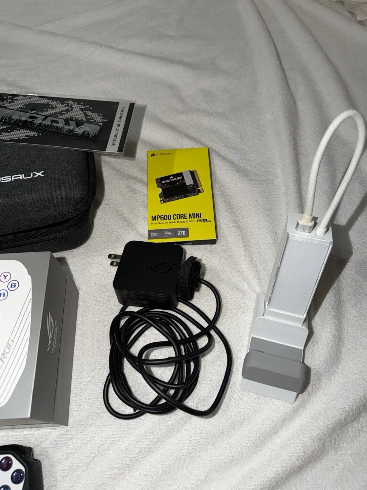 ASUS ROG Ally Z1 Extreme 7” 120Hz PC Gaming Handheld (White) 2TB SSD thumbnail 5