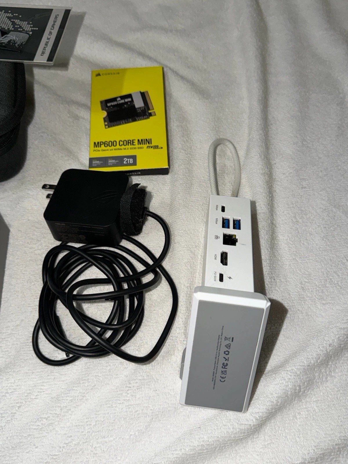 ASUS ROG Ally Z1 Extreme 7” 120Hz PC Gaming Handheld (White) 2TB SSD thumbnail 6