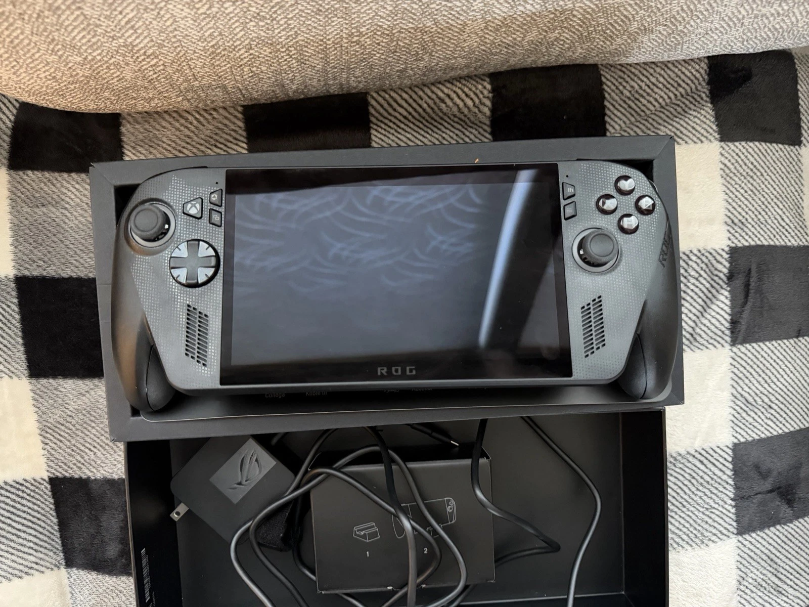 ASUS ROG Xbox Ally X AMD Ryzen AI Z2 Extreme / 24GB RAM / 1TB SSD 120Hz thumbnail 2