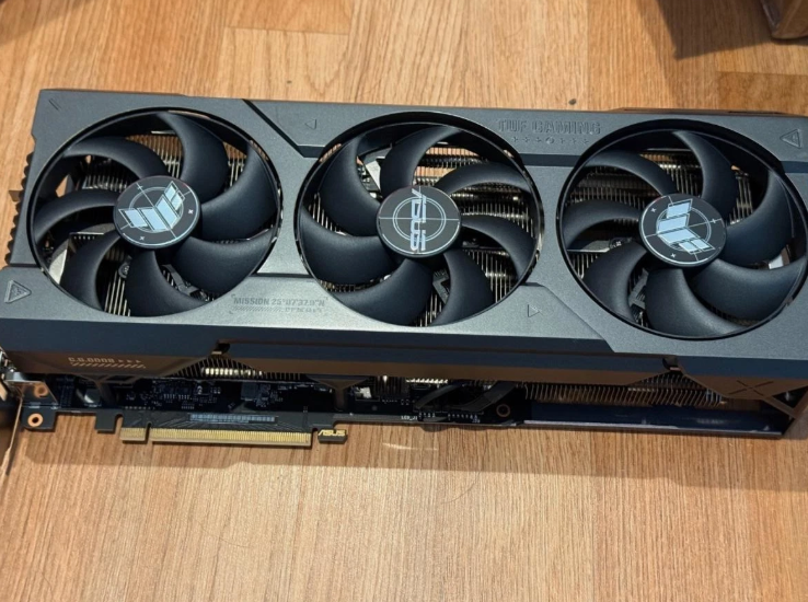 ASUS TUF Gaming GeForce RTX 4090 OC 24GB GDDR6X Graphics Card thumbnail 1