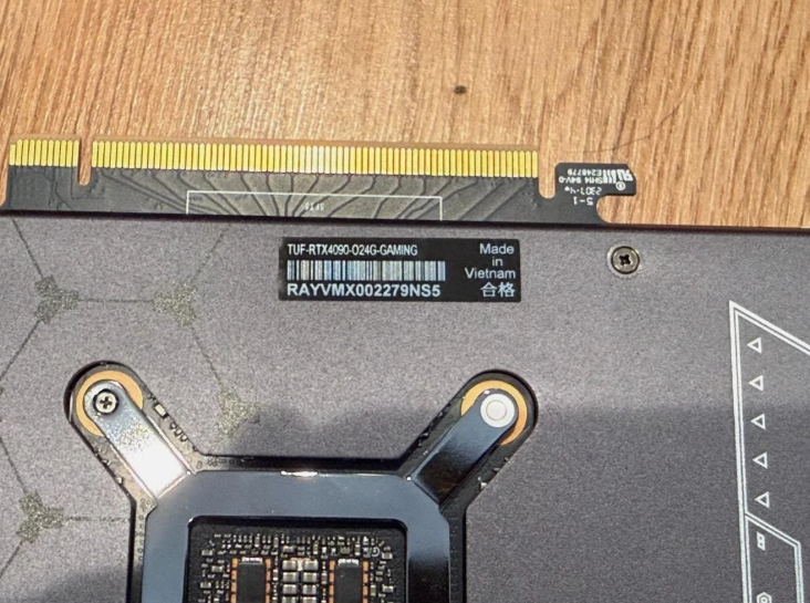 ASUS TUF Gaming GeForce RTX 4090 OC 24GB GDDR6X Graphics Card thumbnail 3