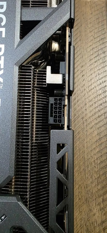 ASUS TUF Gaming OC GeForce RTX 5090 32GB Graphics Card – 32GB GDDR7 | PCIe 5.0 | 21760 CUDA Cores | 8K Support | Triple-Fan Cooling thumbnail 9