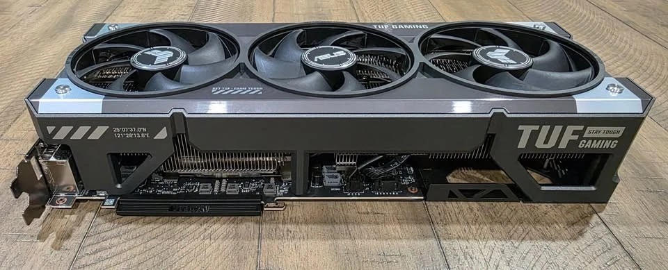 ASUS TUF Gaming OC GeForce RTX 5090 32GB Graphics Card – 32GB GDDR7 | PCIe 5.0 | 21760 CUDA Cores | 8K Support | Triple-Fan Cooling thumbnail 4