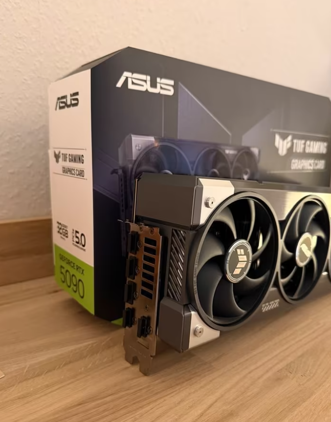 ASUS TUF RTX 5090 GPU – High Performance Graphics Card thumbnail 3