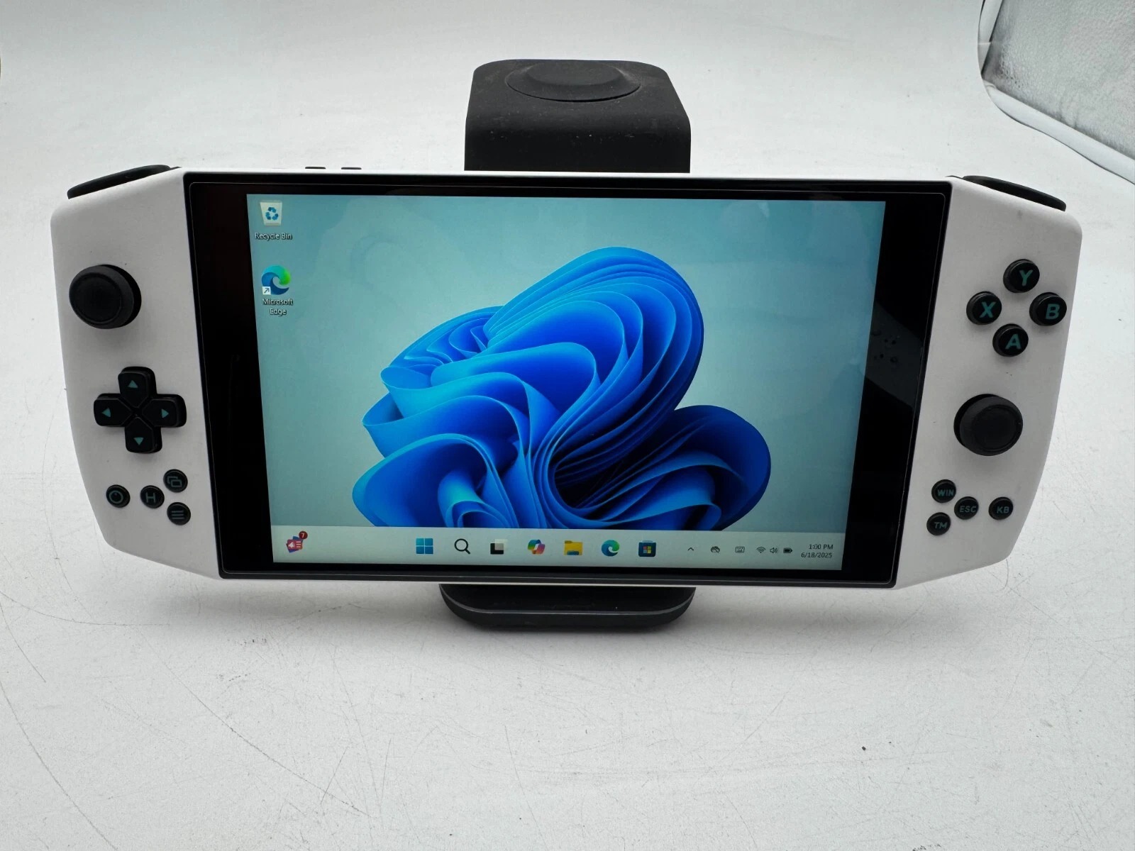 Ayaneo 2021 7" 1 TB SSD 16 GB RAM AMD Ryzen 5 4500U Windows 11 Home thumbnail 2