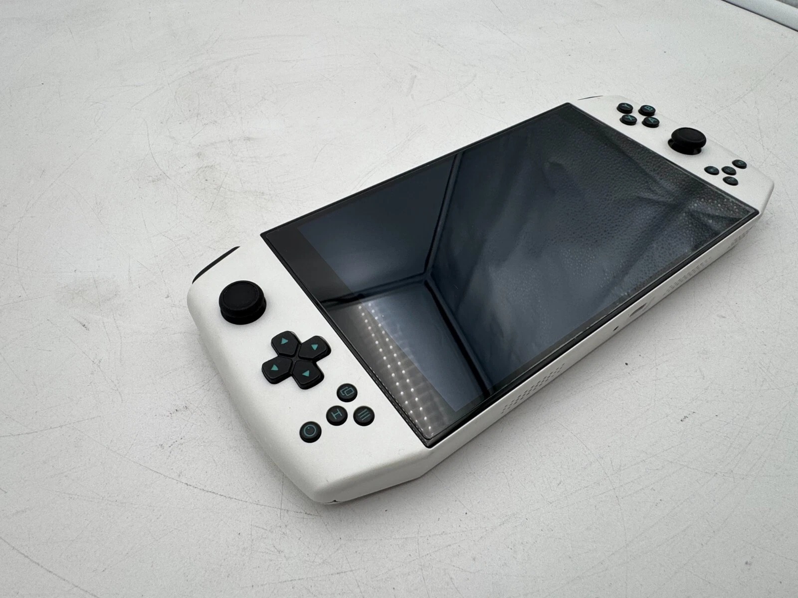 Ayaneo 2021 7" 1 TB SSD 16 GB RAM AMD Ryzen 5 4500U Windows 11 Home thumbnail 6