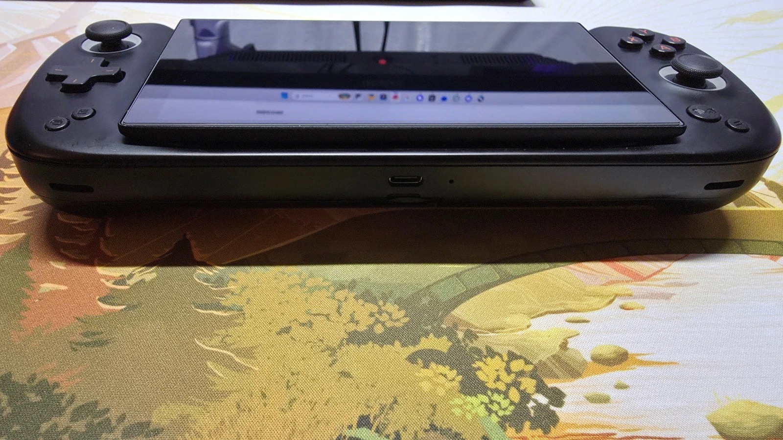 AYANEO SLIDE (Antec Core HS) Ryzen 7 7840U 32GB Ram, 1TB SSD, Black, W Case thumbnail 5