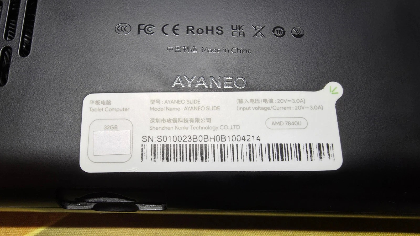 AYANEO SLIDE (Antec Core HS) Ryzen 7 7840U 32GB Ram, 1TB SSD, Black, W Case thumbnail 7