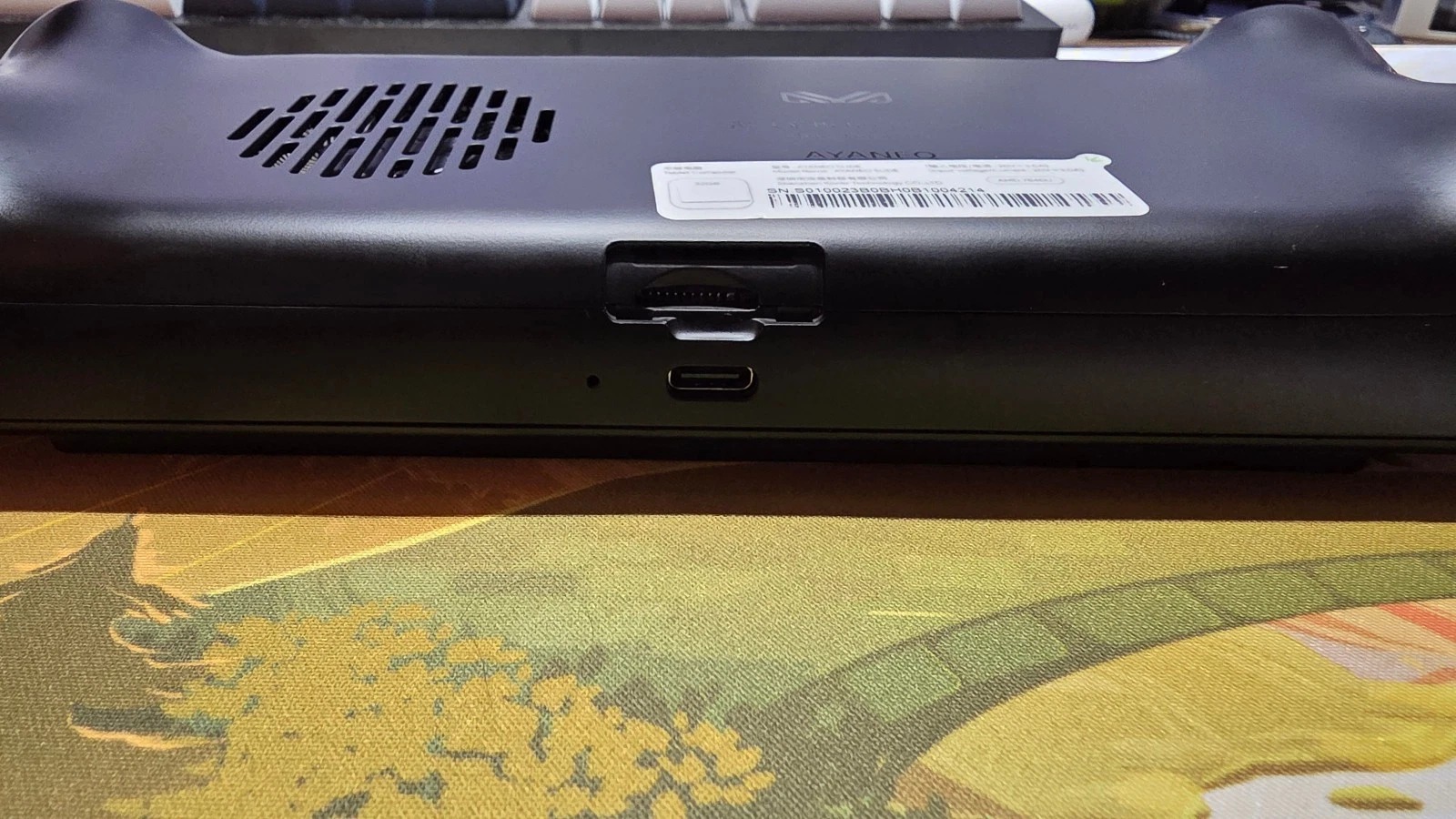 AYANEO SLIDE (Antec Core HS) Ryzen 7 7840U 32GB Ram, 1TB SSD, Black, W Case thumbnail 9