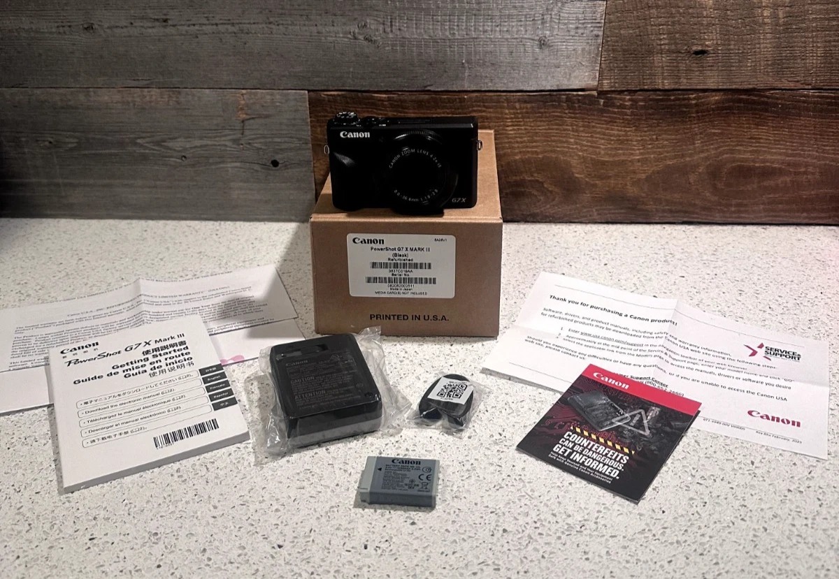 Brand new Canon G7 X Mark III Compact CamPerfect for vlogging with accessories. thumbnail 1