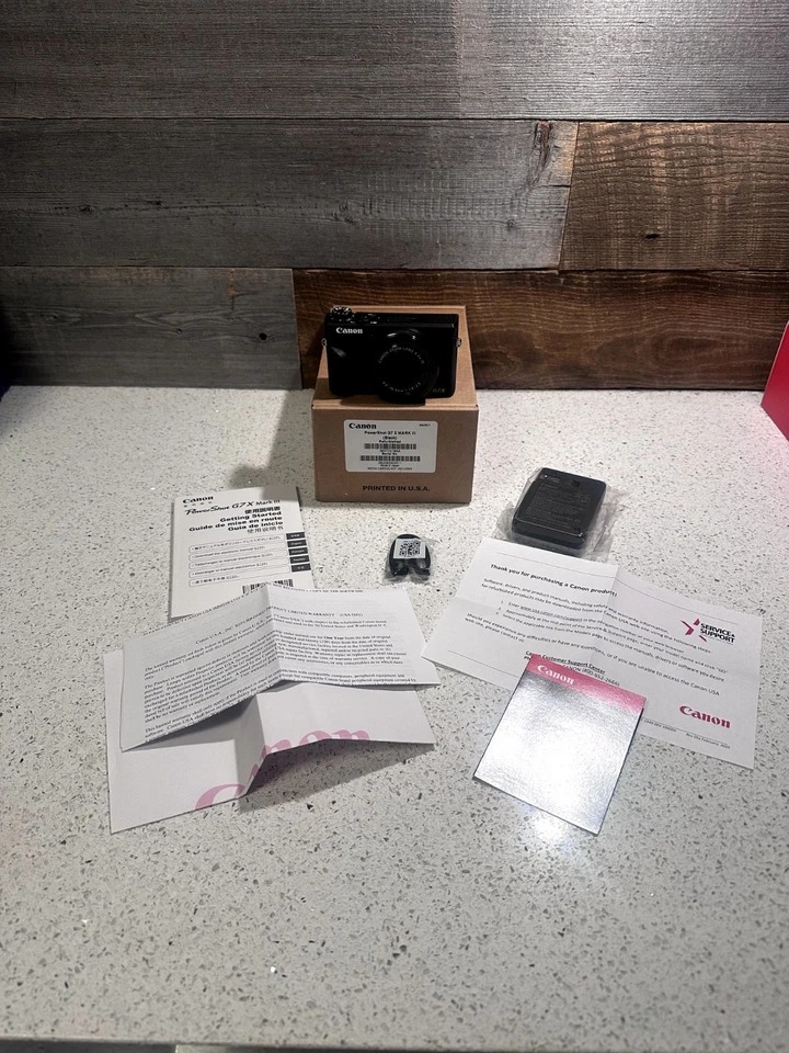 Brand new Canon G7 X Mark III Compact CamPerfect for vlogging with accessories. thumbnail 10