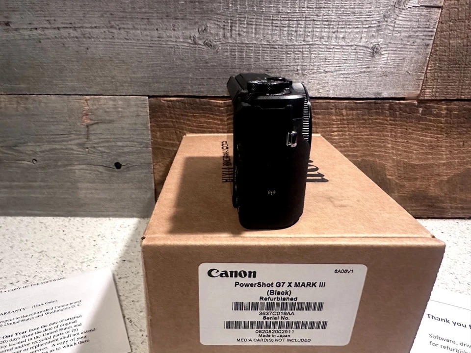 Brand new Canon G7 X Mark III Compact CamPerfect for vlogging with accessories. thumbnail 4