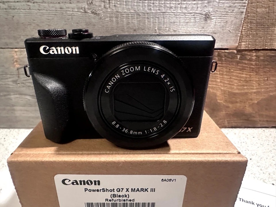 Brand new Canon G7 X Mark III Compact CamPerfect for vlogging with accessories. thumbnail 6