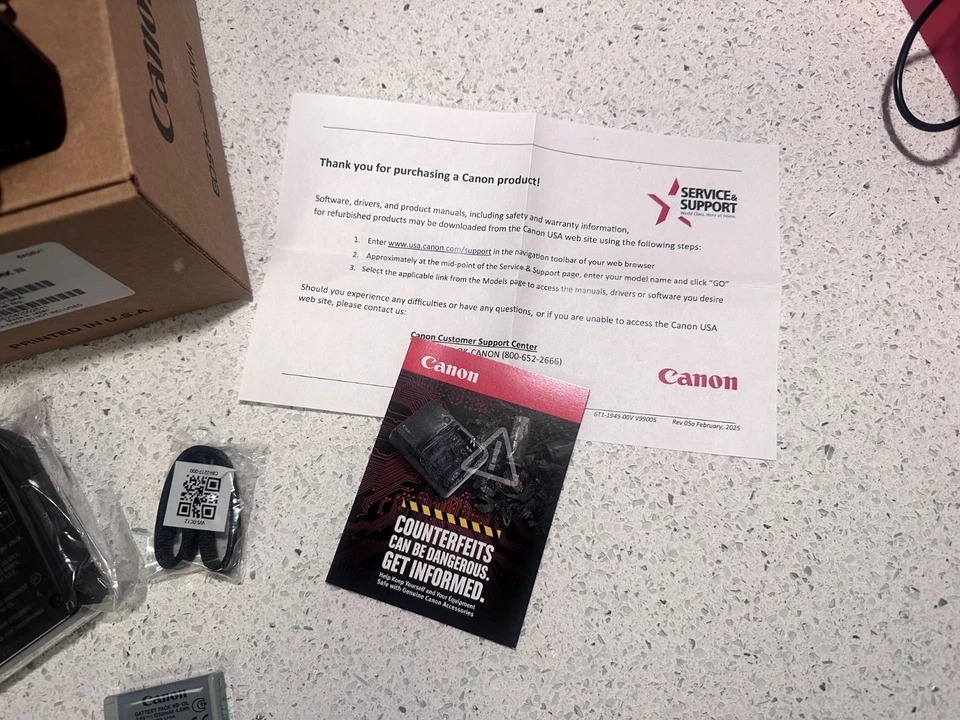 Brand new Canon G7 X Mark III Compact CamPerfect for vlogging with accessories. thumbnail 8