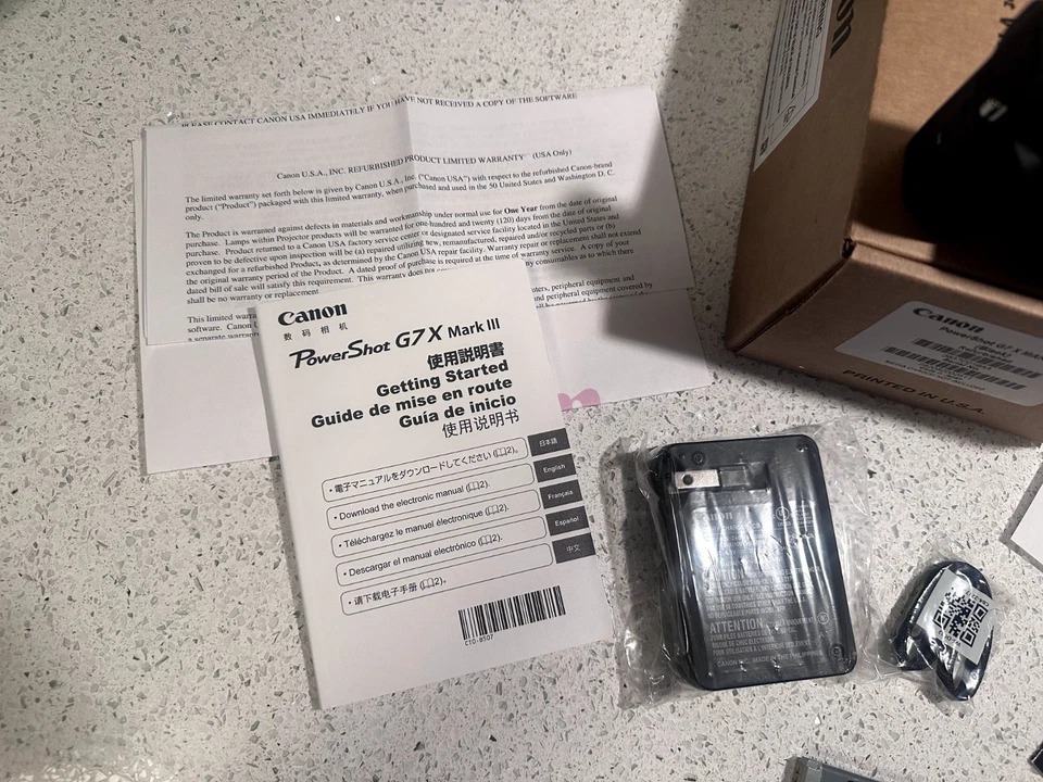 Brand new Canon G7 X Mark III Compact CamPerfect for vlogging with accessories. thumbnail 9