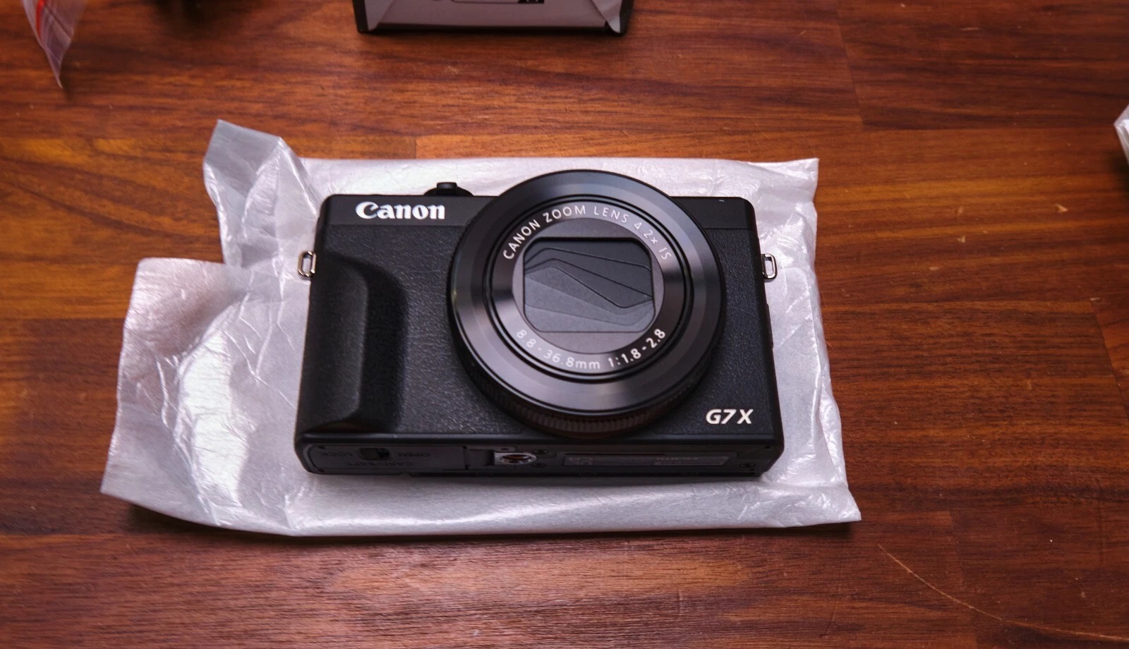 Brand new Canon Powershot G7 X Mark III compact camera with premium vlogger kit. thumbnail 2