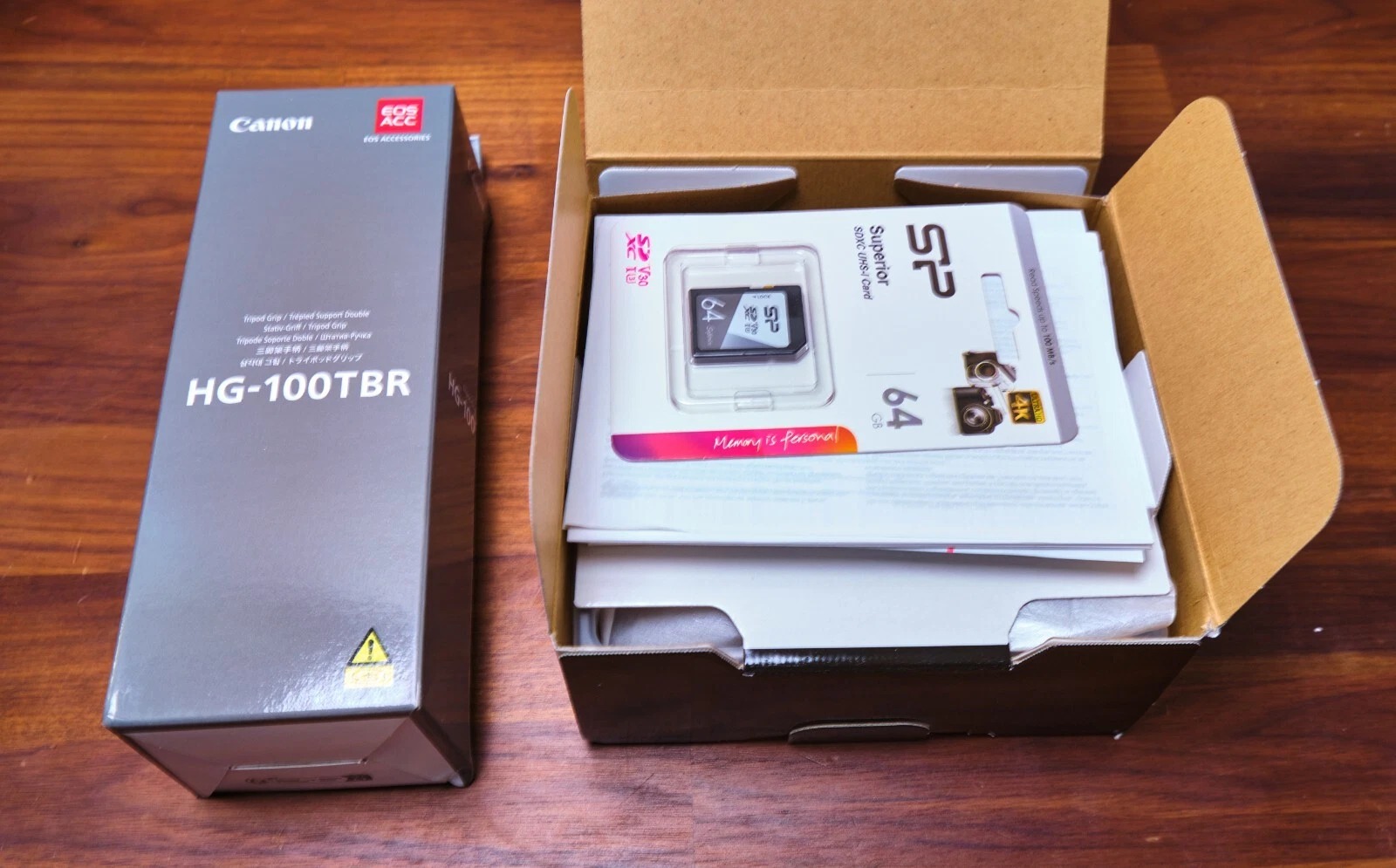 Brand new Canon Powershot G7 X Mark III compact camera with premium vlogger kit. thumbnail 4